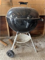 Weber kettle grill like new w/tools