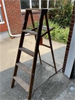 5 Foot Wooden ladder