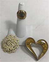 Random Jewelry Lot (pins/rings)