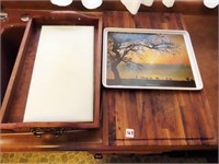 2 CUTTING BOARDS AND SERVING TRAY