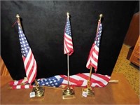 ASSORTMENT OF AMERICAN FLAGS