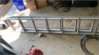 Aluminum extension ladder