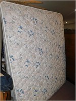 QUEEN SIZE BOX SPRING AND MATTRESS