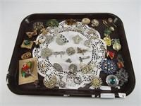 TRAY: ASS'T VINTAGE COSTUME BROOCHES, ETC.