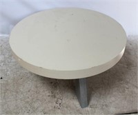 Chelsea House Lakewood white & gray table