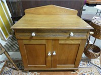 ANTIQUE WASH STAND W/TOWEL BARS