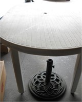 Oval Resin Patio Table w Cast Iron Umbrella Stand