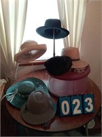 GROUPING OF VINTAGE HATS , 2 HAT STANDS