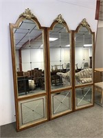 Spectacular three section mirror