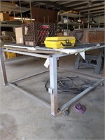 Square work table on rolling casters only -