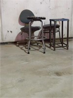Assortment of four stools/chair