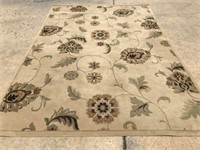 Modern floral rug with natural colors