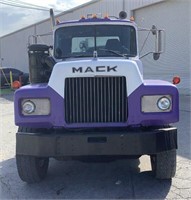 1986 Mack RD686S Roll-Off Truck