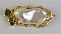 FRESHWATER BAROQUE PEARL & PERIDOT PIN / PENDANT