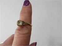 10kt Gold sz7.25 Ring w/ SolitaireType Stone 2.3g