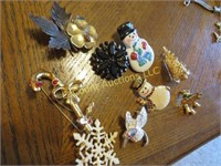 assorted jewelry pins some vintage Christmas