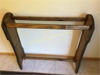 wood quilt rack good condition