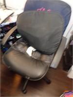 OFFICE CHAIR / SOME DAMAGE