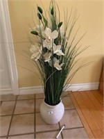 VASE AND FLOWER DECOR