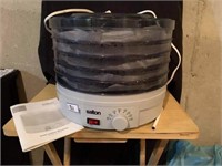 FOOD DEHYDRATOR