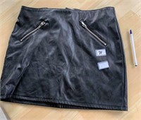 LADIES SKIRT SIZE 6