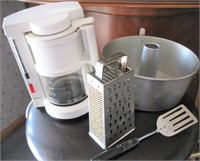 4 Cup Coffee Maker & Vtg Aluminum Bakeware