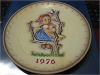 1976 Hummel "Apple Tree Girl" Plate w/ Box