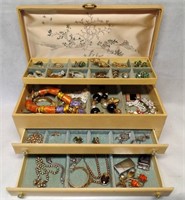 Lady Buxton Box & Jewelry Hollycraft, Robert,