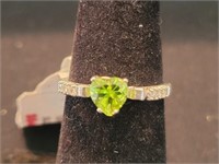 Sterling & peridot ring w/czs size 7/2.4 total