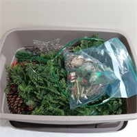 Tote Full of Wreaths and Garland ++