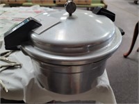 Large pressure cooker