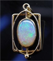Vintage opal and yellow gold pendant