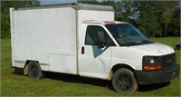2004 GMC Savanna box truck 10’ roll up door