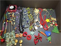 Fun jewelryt - holiday pcs - great for a teacher