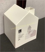 Umbra Tissue Cover 5” x5” x 6.5”