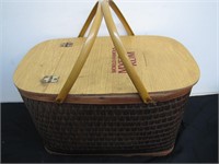 Original Myers Rum Wooden Picnic Basket