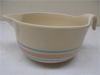 McCoy bowl w. handle & spout