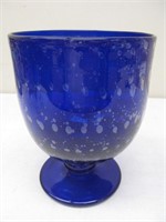 Blue vase w. bubbles