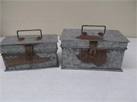 Set of 2 metal boxes