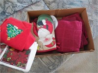 Christmas Pot Holders & Kitchen Towels