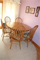 ROUND AMISH OAK TABLE WITH 6 CHAIRS