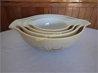 Vintage Pyrex Nesting Bowl Set