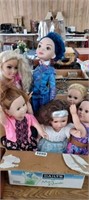 LOT OF DOLLS