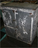 INSULATED METAL ICEBOX PROJECT PIECE