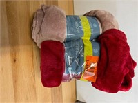 bundle of 3 comfort bay throw blankets
