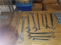 LARGE WRENCHES 2 1/2" AND DOWN