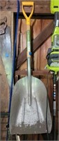 Large aluminum scoop shovel
