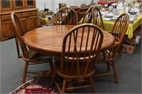 ROUND OAK DINING TABLE WITH 2 LEAVES (EA 18") AND