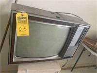 HITACHI ELECTRONIC TUNING 19'' COLOR TELEVISION