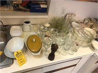 ASSORTED GLASSES, MEASURING CUPS, GLASS BOWLS,